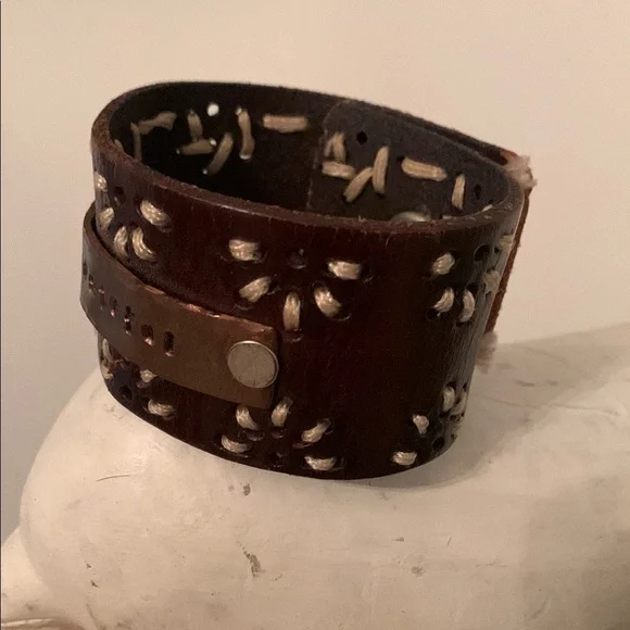 Handcrafted Leather Cuff Bracelet with Intricate Cutout Design (Brown) - Picture 2 of 7